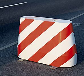 <div id="container" class="container">Radabweiser BAZAS in rot-weiß</div>