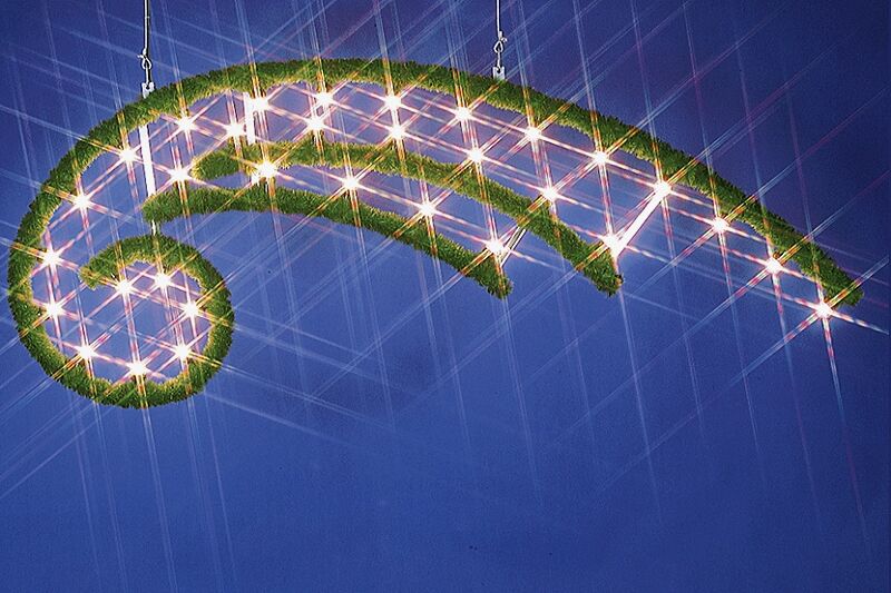 Kometenschweif ADVENT, zur Straßenüberspannung, rechts