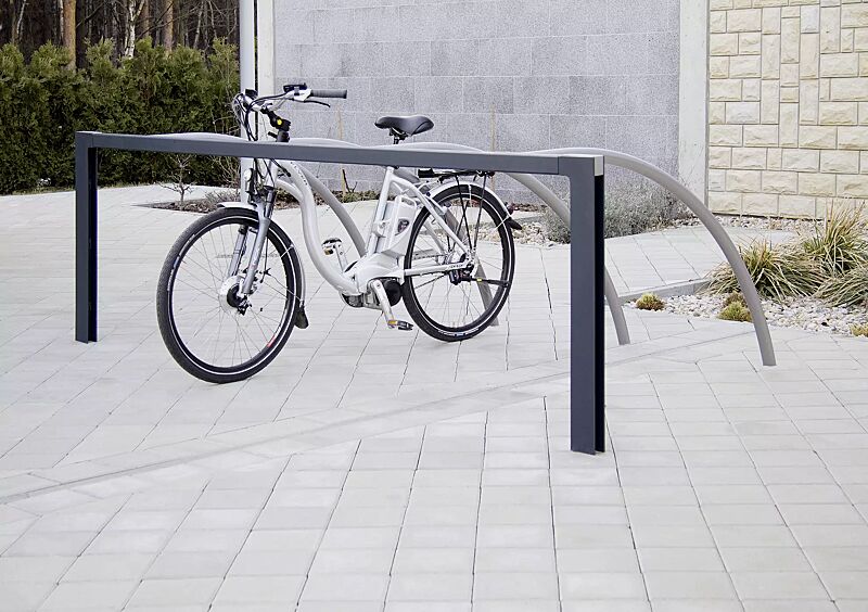 Anlehnbügel UNIT, 4 Stellplätze, Stützen in RAL 7016 anthrazitgrau und Bügel in RAL 9006 weißaluminium