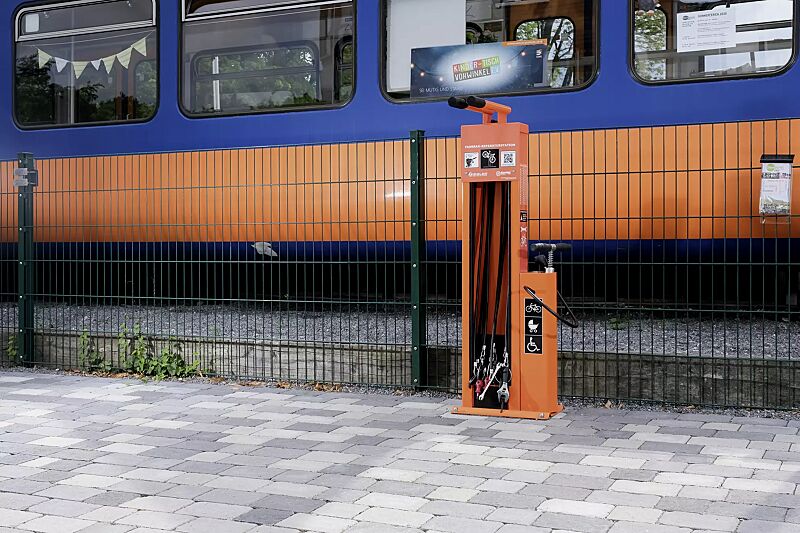 Servicestation ASSIST, Modell "BASIC", pulverbeschichtet in RAL 2003 pastellorange