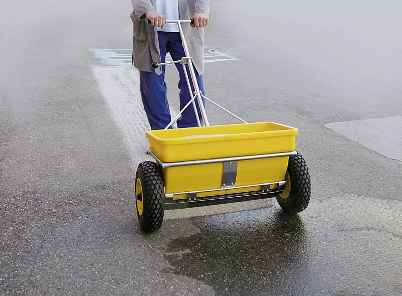 071.069/kastenstreuwagen-jussy__shoKAT0021063