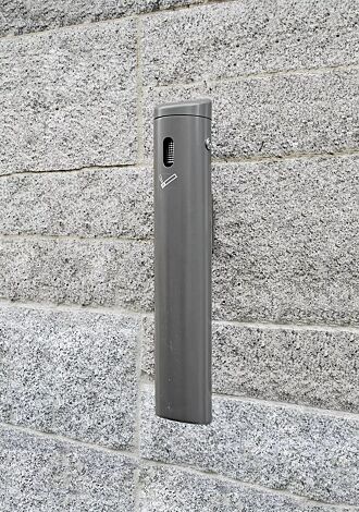 Wandascher SMOKER aus Aluminium, in DB 703 eisenglimmer
