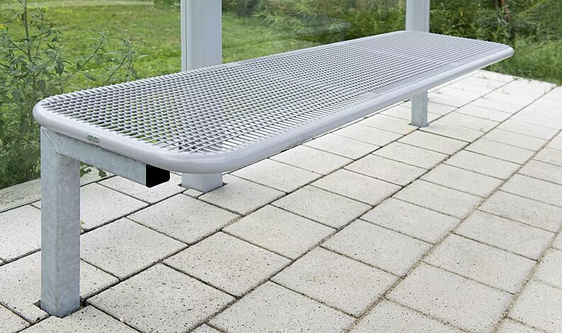 <div id="container" class="container">Sitzbank VOLTERRA ohne Rückenlehne, mit Drahtgitter, Füße feuerverzinkt, Sitzfläche in RAL 9006 weißaluminium</div>