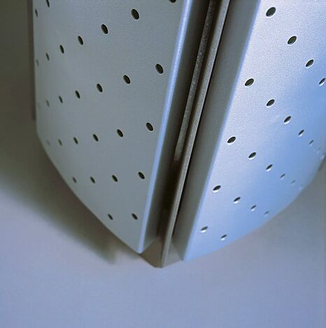 Detail: perforiertes Stahlblech