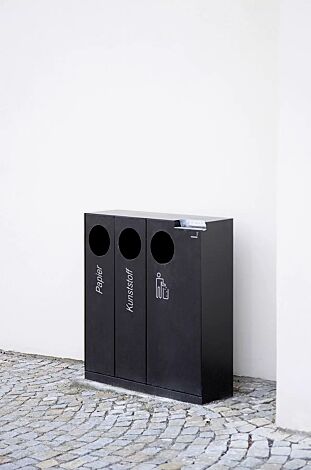 Abfallbehälter CRYSTAL TRIO mit 1 Ascher, 2 x 32 und 1 x 55 Liter, ohne Einwurfklappe, in RAL 7022 umbragrau, Siebdruck in RAL 9003 signalweiß