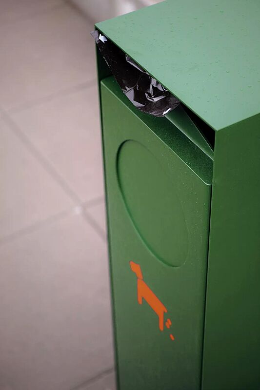 Detail: Einwurfklappe