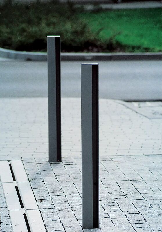 Poller ELIAS ohne Stadtwappen, zum Aufdübeln bei -100 mm, in RAL 9007 graualuminium