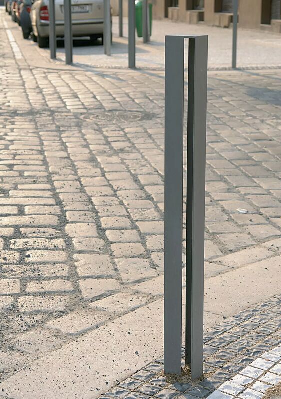 Poller ELIAS ohne Stadtwappen, zum Aufdübeln bei -100 mm, in RAL 9007 graualuminium