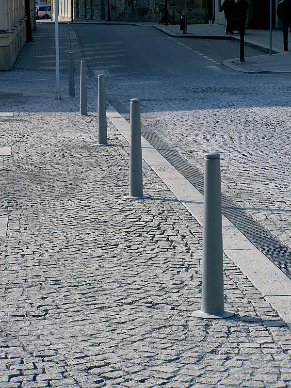 Poller ISAC ohne Stadtwappen, zum Einbetonieren, in RAL 9007 graualuminium