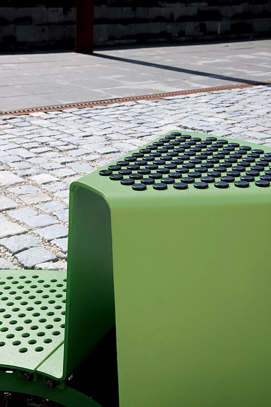 Detail: Sitz mit Kunststoffnoppen