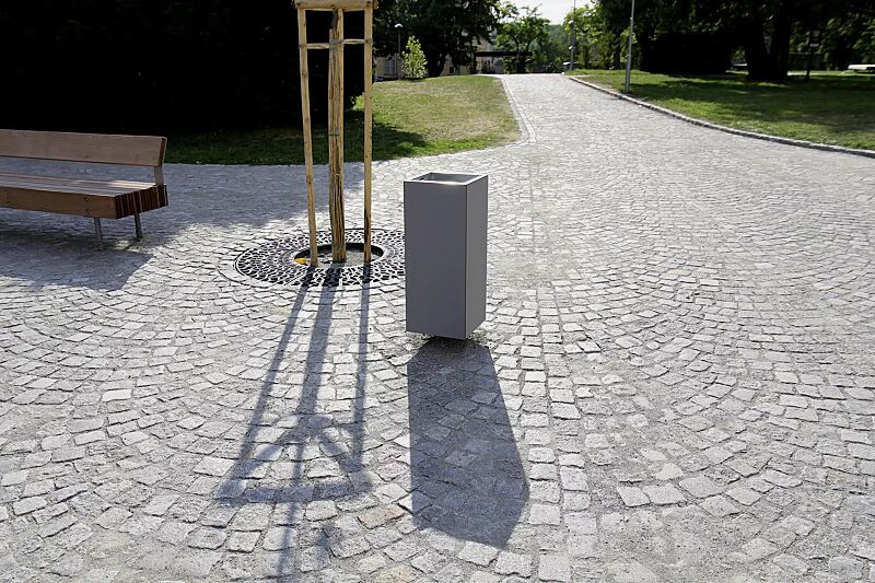 Abfallbehälter NANUK, quadratisch, Korpus: HPL in grau, Stahlteile in RAL 9007 graualuminium