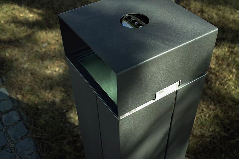 Detail: Edelstahlascher