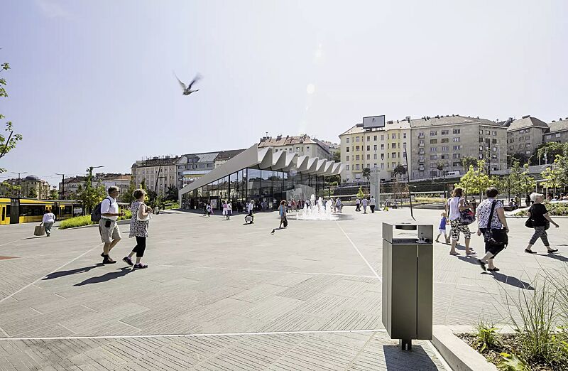 Abfallbehälter NANUK, quadratisch, mit Schutzdach und Ascher, Korpus: Stahlblech, in RAL 9007 graualuminium
