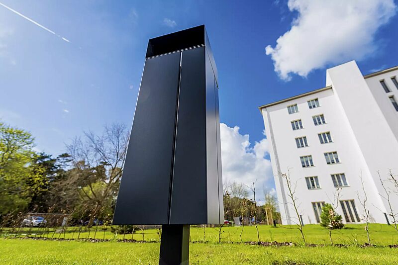 Abfallbehälter NANUK, quadratisch, mit Schutzdach und Ascher, Korpus: Stahlblech, in RAL 7016 anthrazitgrau