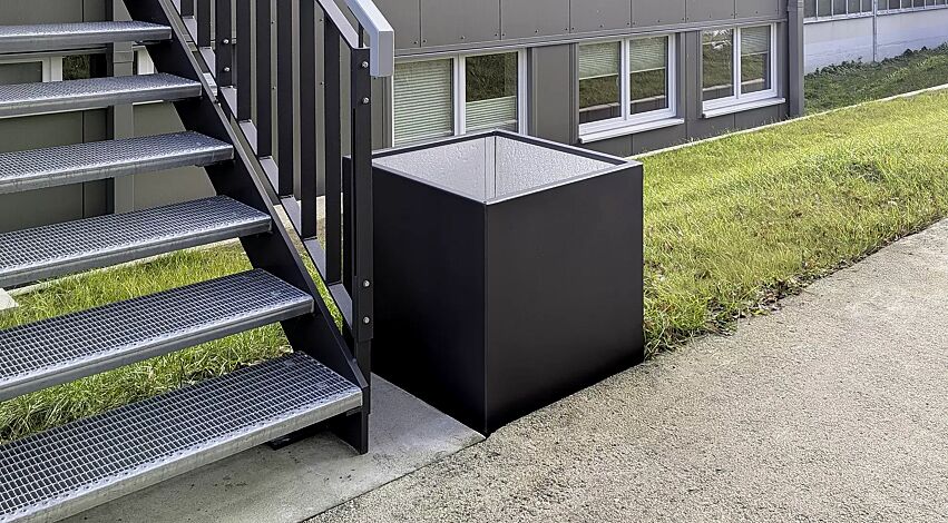 Pflanzbehälter MALOUT NEW, quadratisch, 248 Liter, Höhe 700 mm, Stahlteile in DB 703 eisenglimmer