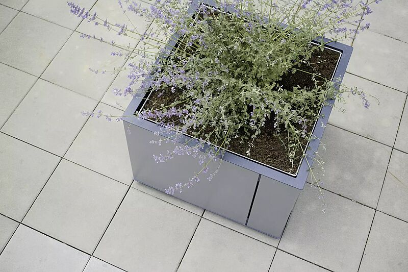 Pflanzbehälter MALAGENO, 700 x 700 mm, in RAL 9007 graualuminium