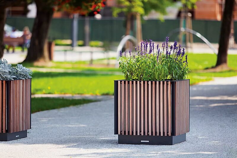 Pflanzbehälter FLORIUM, quadratisch, mit Jatobaholzbelattung, Stahlteile in RAL 7016 anthrazitgrau