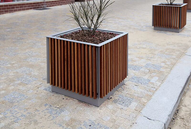 Pflanzbehälter FLORIUM, quadratisch, mit Jatobaholzbelattung, Stahlteile in RAL 9007 graualuminium