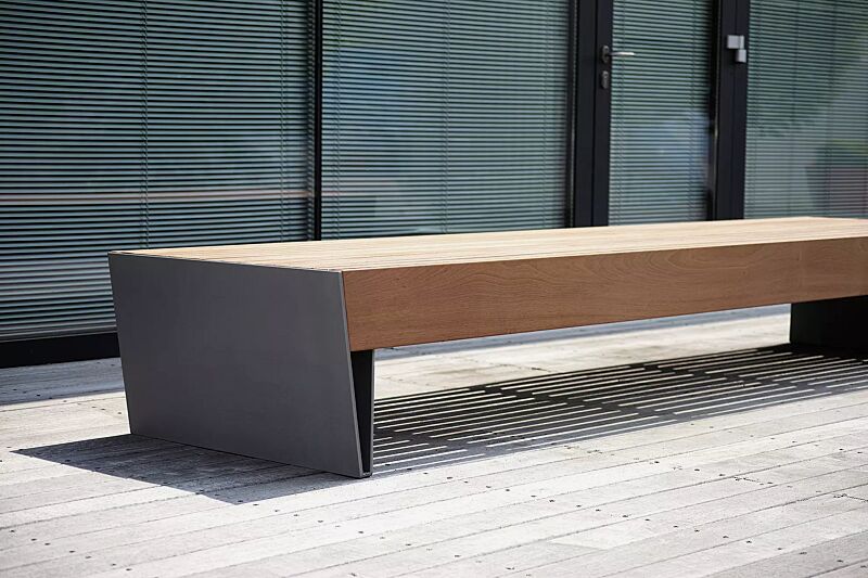 Sitzbank BLOCQ ohne Rückenlehne, Sitztiefe 780 mm, mit Jatobaholzbelattung, Stahlteile in RAL 9007 graualuminium