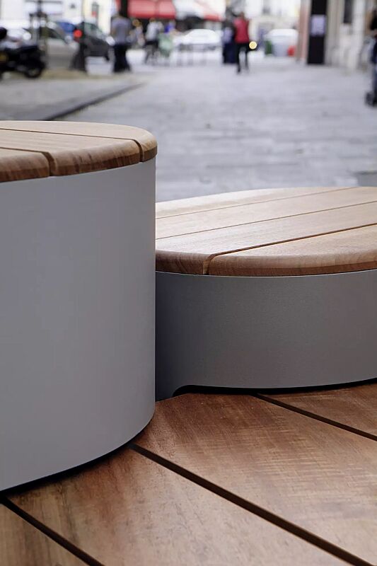 Sitzpodest URBAN ISLANDS, Kombination 2, mit Jatobaholzbelattung, Stahlteile in RAL 9007 graualuminium