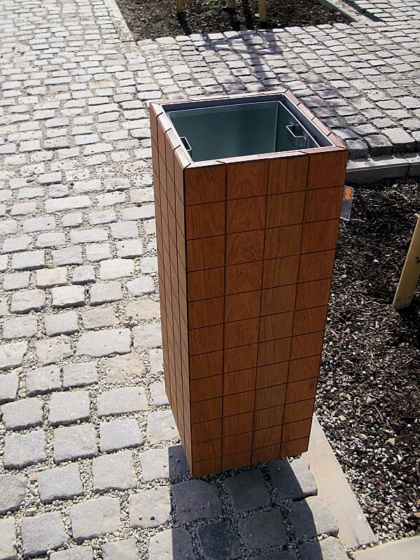 Abfallbehälter NANUK, quadratisch, Korpus: Jatobaholzbelattung, Stahlteile in RAL 9007 graualuminium