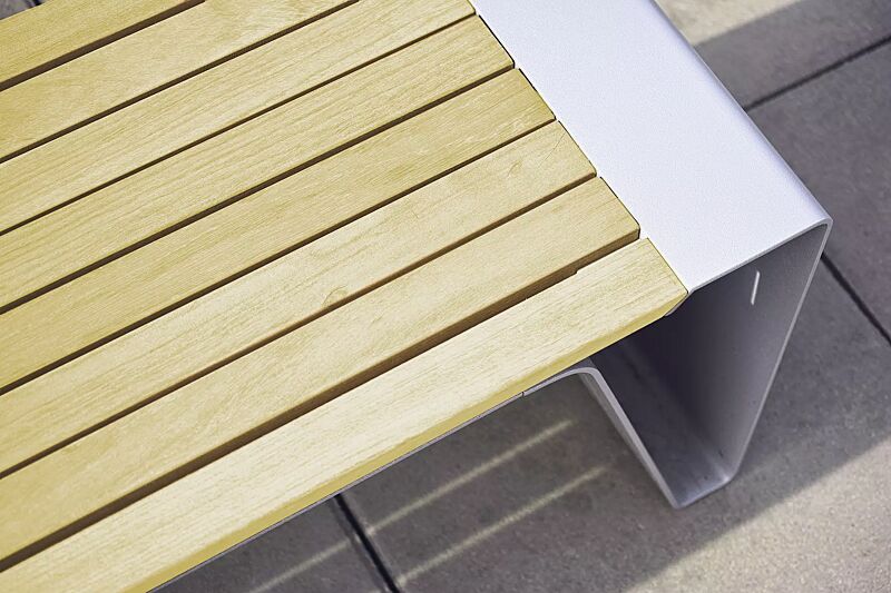 Detail: Sitzfläche, Robinieholzbelattung