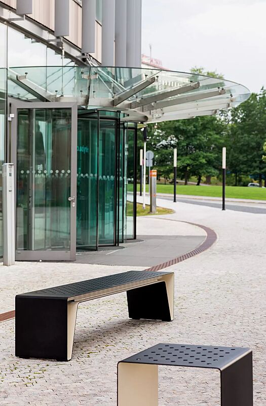 Sitzbank RADIUM ohne Rückenlehne, Stahlteile bicolor in RAL 9005 tiefschwarz und RAL 1015 hellelfenbein