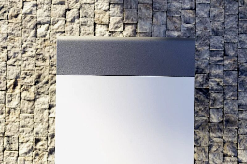 Detail: Sitzfläche, mit weißer HPL-Auflage