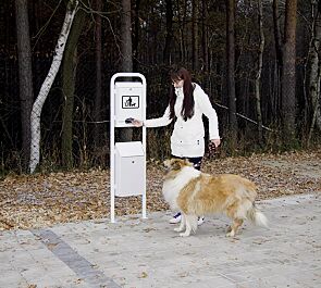 Hundetoilette COLLIE, zum Aufdübeln, in RAL 9016 verkehrsweiß<br /> <br /> Beutel entnehmen, Hundekot mit umgestülptem Beutel aufnehmen und zuknoten