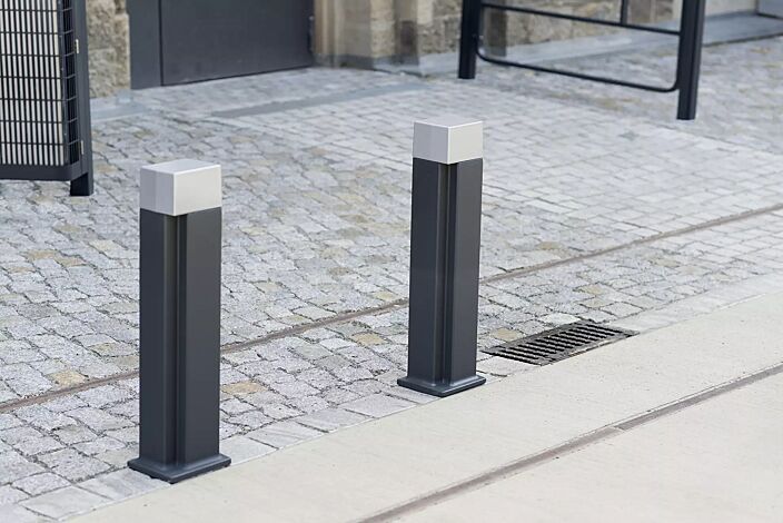 Poller IMAWA, Ausführung 2, in RAL 7016 anthrazitgrau und RAL 9006 weißaluminium