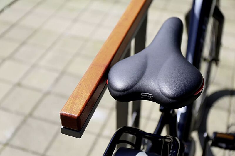 Detail: Sapeli-Holzlatte