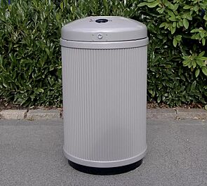 Abfallbehälter MONCTON, mit Ascher, in RAL 9006 weißaluminium