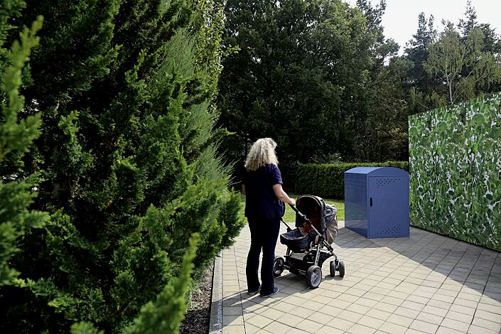 <div id=""container"" class=""container"">Kinderwagenbox LEXINGTON NEW, Grundeinheit mit Bogendach, Türanschlag DIN rechts, Stahlkonstruktion in RAL 5000 violettblau</div>