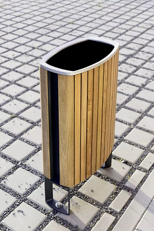 Abfallbehälter MINIUM mit seitlichen Pfosten zum Aufdübeln, mit Jatobaholzbelattung, Stahlteile in RAL 9005 tiefschwarz