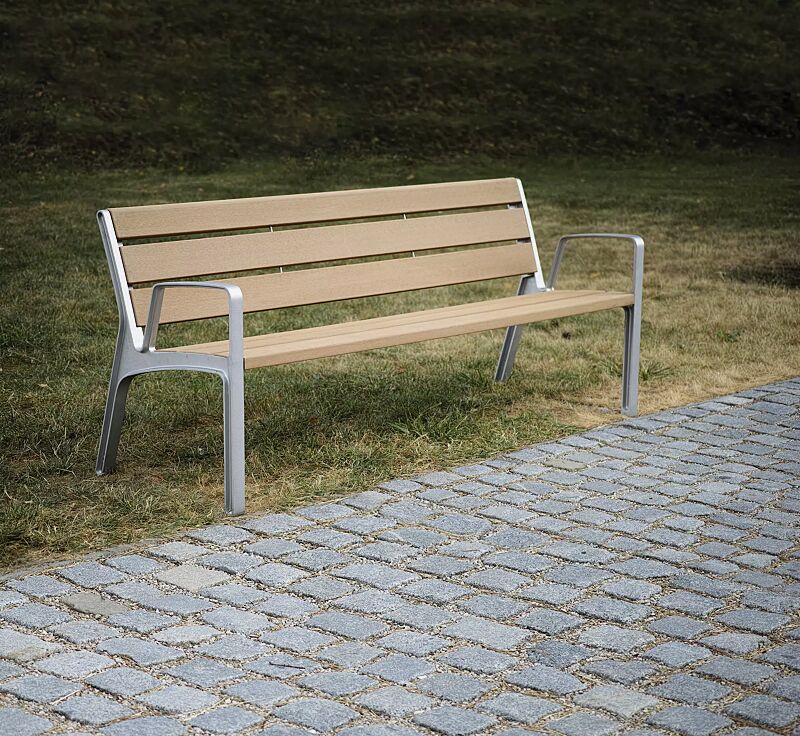 Sitzbank MIELA mit Rückenlehne und Armlehnen, mit Resysta®-Belattung lasiert in pale golden