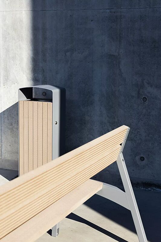 Detail: Resysta®-Belattung, lasiert in natur