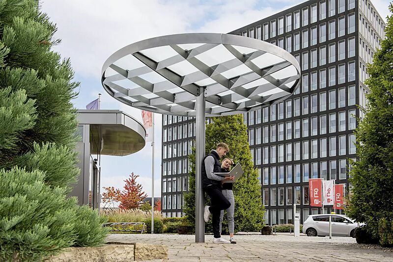 Meeting-Point PIN, Ø 3500 mm, Dacheindeckung VSG, Klarglas, Stahlkonstruktion in RAL 9007 graualuminium