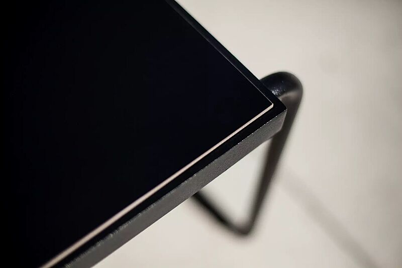 Detail: HPL-Auflage in Black 0080