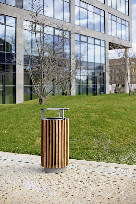 Abfallbehälter QUINBIN, rund, mit Schutzdach, Korpus: Jatobaholzbelattung, Stahlteile in RAL 9007 graualuminium