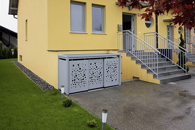 Müllbehälter-Dreifachschrank STYLEOUT® TOMO mit Pflanzdach, Aluminiumkonstruktion in RAL 7035 lichtgrau