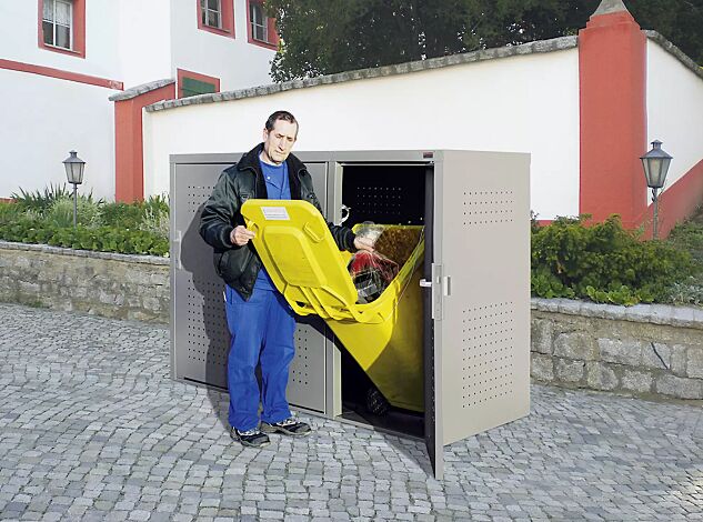 Müllbehälter-Dreifachschrank FLEET, in DB 702 eisenglimmer, Türen mit fester Griffplatte außen und Türdrücker innen