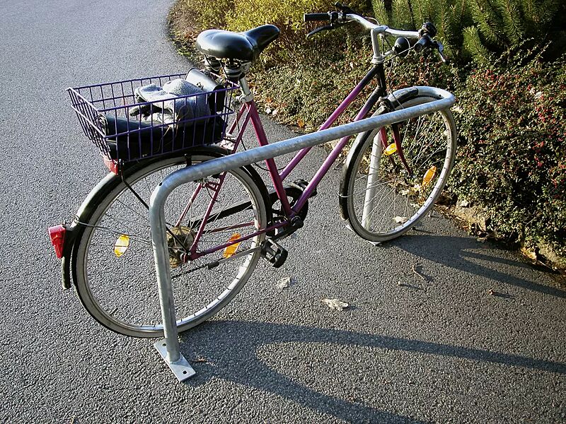 Anlehnbügel ALBANY feuerverzinkt, einseitig, zum Aufdübeln