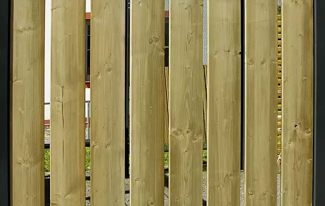 Wandelement mit Holzbelattung Fichte, senkrecht