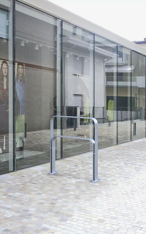 Anlehnbügel TAMPA mit Innenbügel mittig, zum Aufdübeln, Breite 850 mm, feuerverzinkt