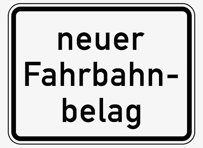 Verkehrszeichen: neuer Fahrbahnbelag