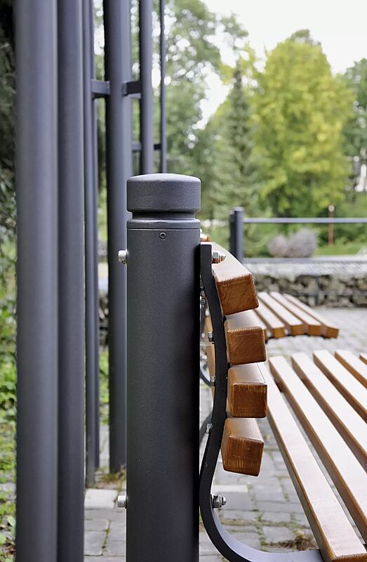 264.132/sitzbank-mit-poller-boulevard-102---einzelbank-mit-rueckenlehne__shoKAT0061393