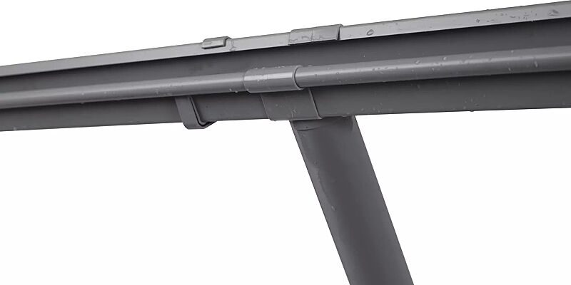 Dachrinne mit Fallrohr