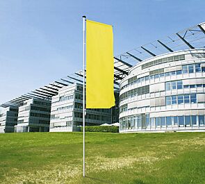 Zylindrischer Aluminium-Fahnenmast VARIATION mit Ausleger