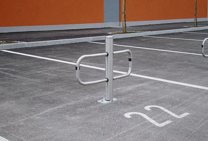 Parkbügel LUGO aus Edelstahl mit Anschlagpuffern