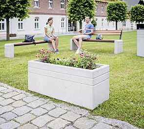Pflanzbehälter BRNO, rechteckig sowie Sitzbank und Abfallbehälter BRNO